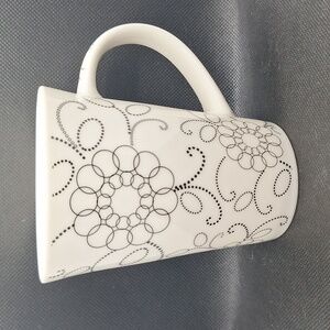 Elegant White Floral Mug